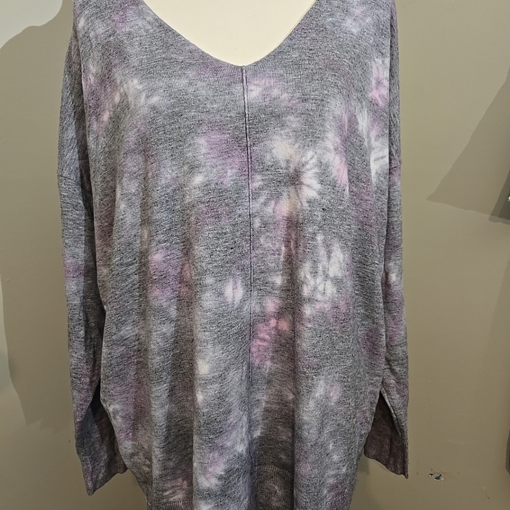 Torrid Gray and Pink Tie-Dye Pullover Long Sleeve Top. Size 1X NEW